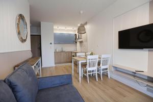 Kuchyňa alebo kuchynka v ubytovaní M&K Apartamenty Morska Fala, Gdańsk - Wyspa Sobieszewska