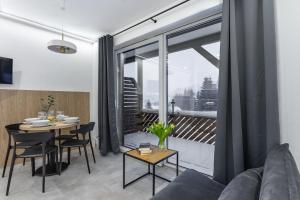 Posedenie v ubytovaní Z Widokiem Apartamenty Świerkowe 10 + 10 fotografií