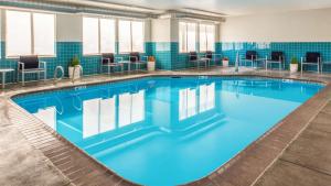 a large swimming pool with blue water at Best Western Kennewick Tri-Cities Center in Kennewick