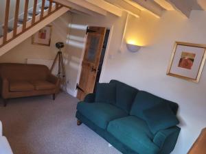 Posezení v ubytování Two Bedroom Cottage (rural setting with good Access links)
