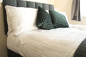 Кровать или кровати в номере Host & Stay - Clacton Coastal Hideaway