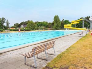 Bazén v ubytování Holiday home SÖLVESBORG XVI nebo v jeho okolí