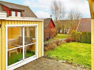 Сад в 6 person holiday home in SÖLVESBORG-By Traum