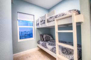 A bed or beds in a room at Laketown Wharf 1530 By Aneliya