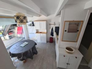 Kuchyňa alebo kuchynka v ubytovaní Appartement au bord de mer