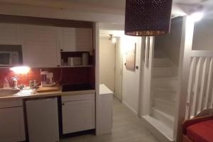 Kuchyňa alebo kuchynka v ubytovaní Appartement au bord de mer