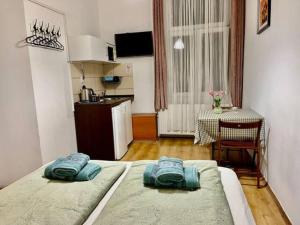 A bed or beds in a room at A13 Parliament Sunflower Cozy Apartment