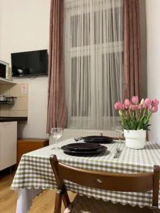Kuchyňa alebo kuchynka v ubytovaní A13 Parliament Sunflower Cozy Apartment + 16 fotografií