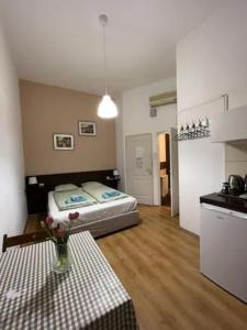 A bed or beds in a room at A13 Parliament Sunflower Cozy Apartment