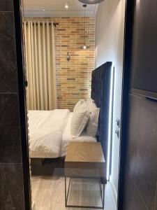 מיטה או מיטות בחדר ב-Ardenica Boutique Hotel