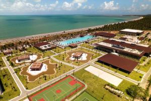 una vista aérea de un complejo junto al océano en Vila Galé Resort Alagoas - All Inclusive en Barra de Santo Antônio