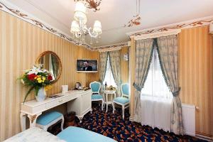 TV a/nebo společenská místnost v ubytování Villa Paradiso Hotel & Spa + 47 fotografií