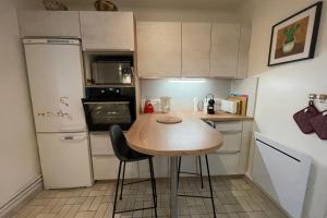 Kuchyňa alebo kuchynka v ubytovaní Superb apartment full of charm with terrace 2ch 5min from the lighthouse