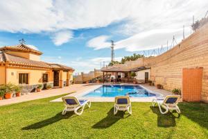 Bazén v ubytovaní Villa Ana Bella alebo v jeho blízkosti