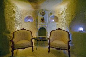 A seating area at Babili Cappadocia Cave