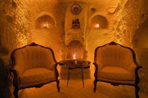 A seating area at Babili Cappadocia Cave