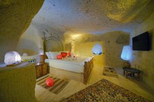 A television and/or entertainment centre at Babili Cappadocia Cave