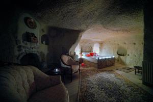 A bed or beds in a room at Babili Cappadocia Cave