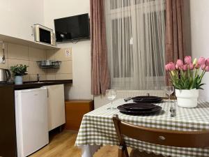Kuchyňa alebo kuchynka v ubytovaní A3 Parliament Sunflower Cozy Apartment
