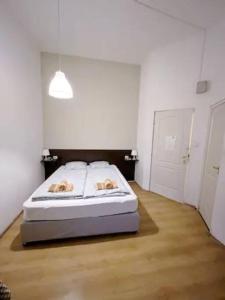 Posteľ alebo postele v izbe v ubytovaní A3 Parliament Sunflower Cozy Apartment