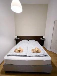 Posteľ alebo postele v izbe v ubytovaní A3 Parliament Sunflower Cozy Apartment