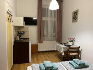 Posteľ alebo postele v izbe v ubytovaní A3 Parliament Sunflower Cozy Apartment