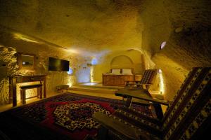 A bed or beds in a room at Babili Cappadocia Cave
