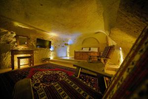A bed or beds in a room at Babili Cappadocia Cave