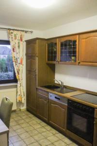 Kuchyň nebo kuchyňský kout v ubytování Ferienhaus Seilerbahn 17