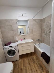 a bathroom with a sink and a washing machine at Duży Apartament w Centrum - 3 Pokoje - Garaż in Wrocław