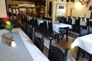 A restaurant or other place to eat at Hotel Club