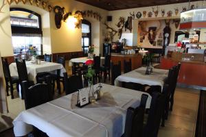 A restaurant or other place to eat at Hotel Club