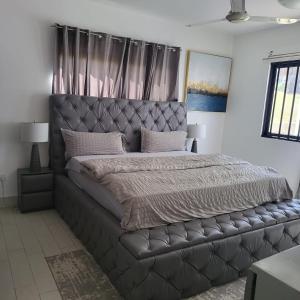 Een bed of bedden in een kamer bij Relax Serviced Beach Front Villa