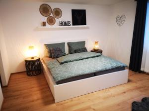 Postel nebo postele na pokoji v ubytování Ferienwohnung Lieblingszeit