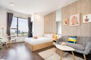 Кровать или кровати в номере Infinity Pool Signature - Saigon Rivergate