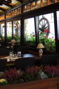 A restaurant or other place to eat at Hotel Club