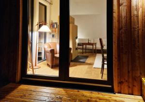 a view of a living room through a door at Holzhaus mit Kamin - Am Forellenfluss 