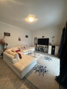 Posezení v ubytování House with front garden and amazing view