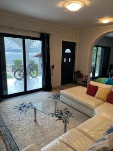 Postel nebo postele na pokoji v ubytování House with front garden and amazing view + 21 fotografií