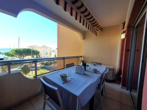 Balkón alebo terasa v ubytovaní Frejus Plage Le Capitole T2 35m2 Climatise balcon
