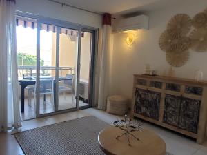 Posedenie v ubytovaní Frejus Plage Le Capitole T2 35m2 Climatise balcon