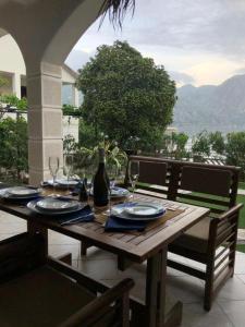 Nespecifikovaný výhled na hory nebo výhled na hory při pohledu z prázdninového domu