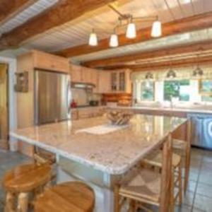 Η κουζίνα ή μικρή κουζίνα στο Big Sky Mountain Estate