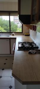 Kuchyň nebo kuchyňský kout v ubytování Apartamento entero en la playa san juan Benacantil