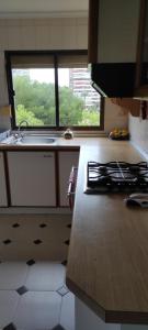 Kuchyň nebo kuchyňský kout v ubytování Apartamento entero en la playa san juan Benacantil