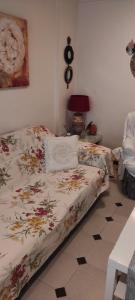 Postel nebo postele na pokoji v ubytování Apartamento entero en la playa san juan Benacantil