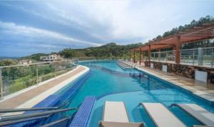 Πισίνα στο ή κοντά στο Quarto familia Golden Gramado Resort Laghetto