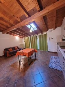 A kitchen or kitchenette at Il nido in montagna Mountain Lake Iseo Hospitality