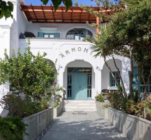 The facade or entrance of Armonia