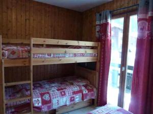 Ein Etagenbett oder Etagenbetten in einem Zimmer der Unterkunft Appartement Morzine, 2 pièces, 6 personnes - FR-1-524-20